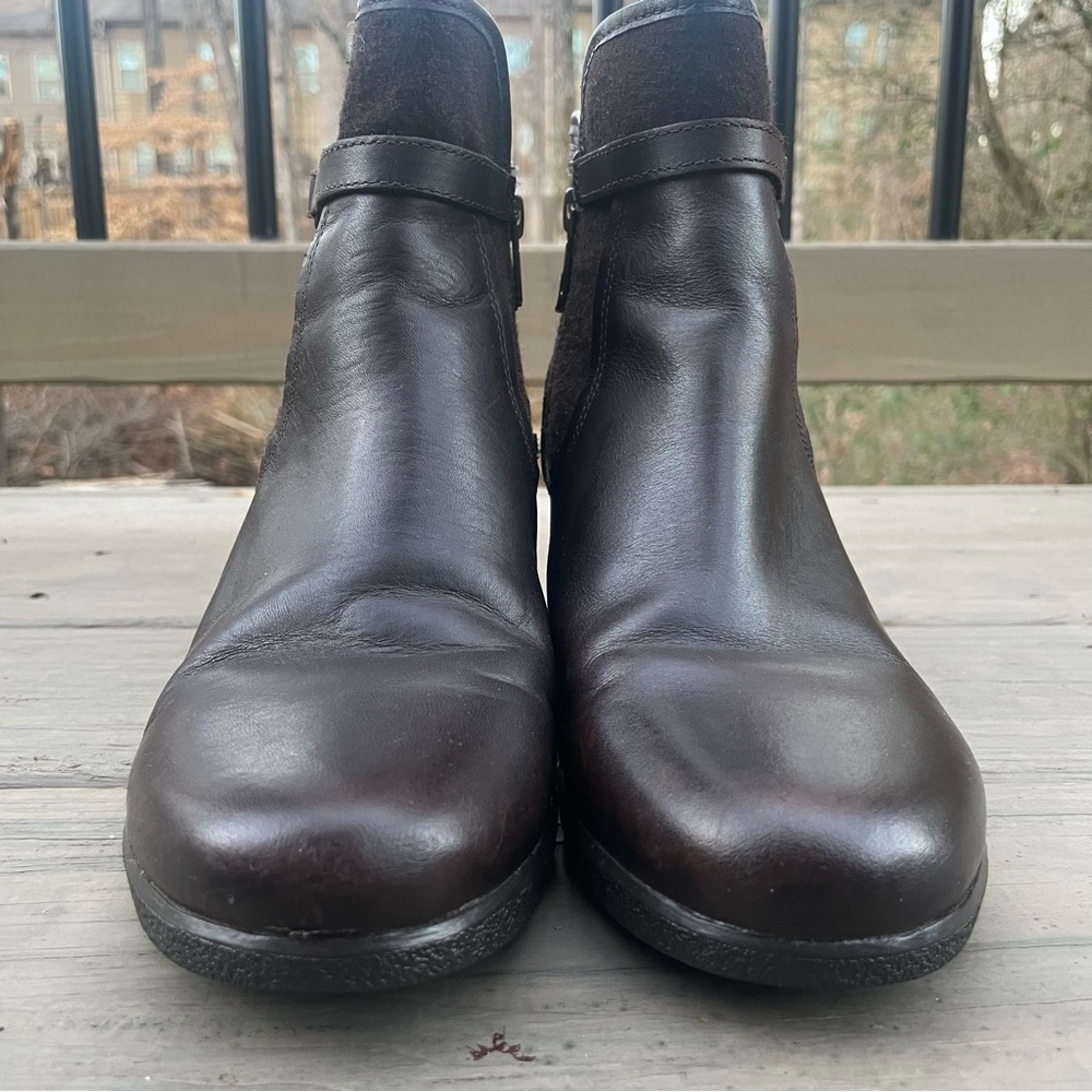 UGG Stout Emalie Brown Leather Ankle Wedge Boots size 9 - Picture 3 of 16